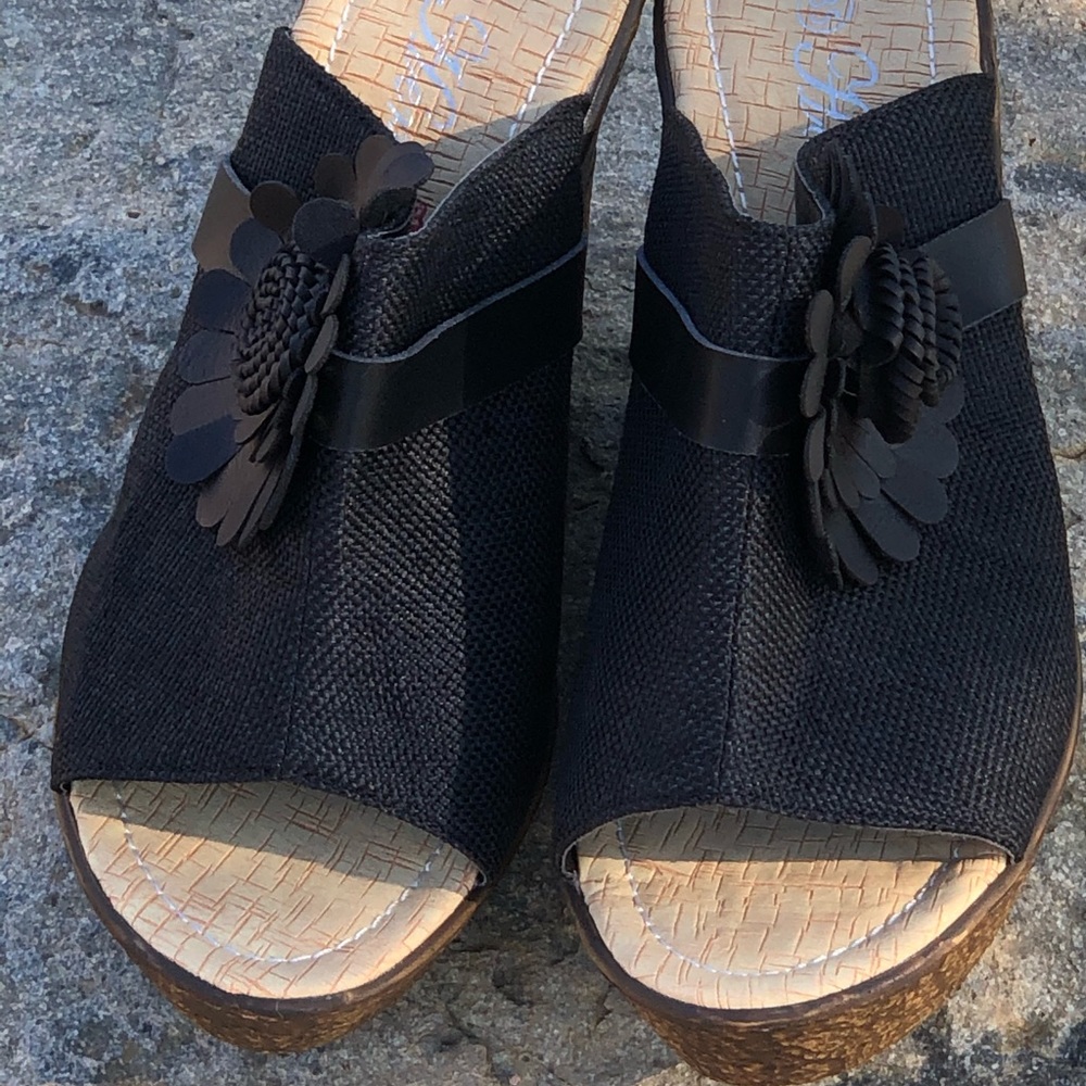 Shoes - Picture 4 of 4